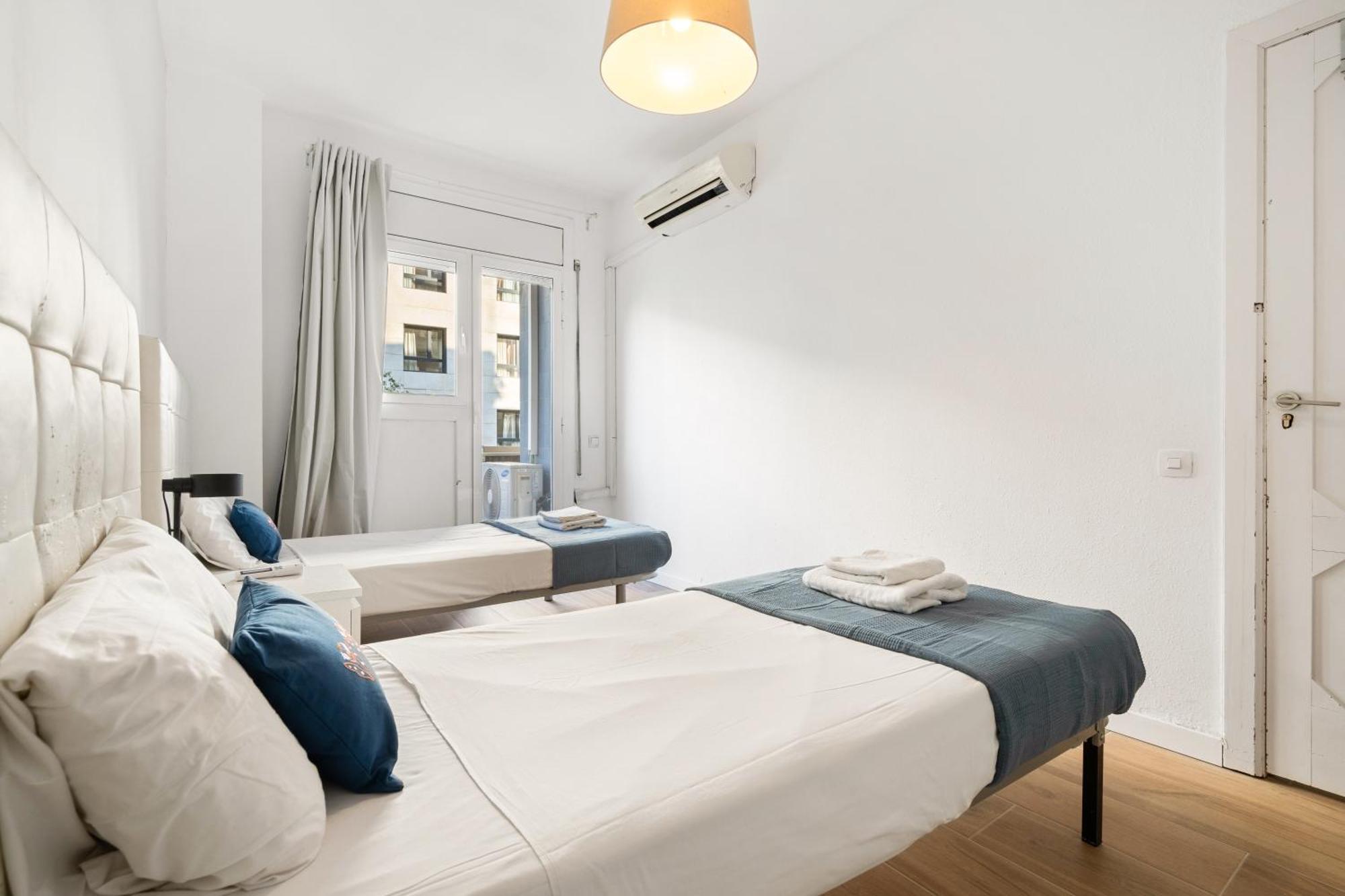 Fridays Flats Spacious 4Br Family Retreat Barcelona Exterior photo
