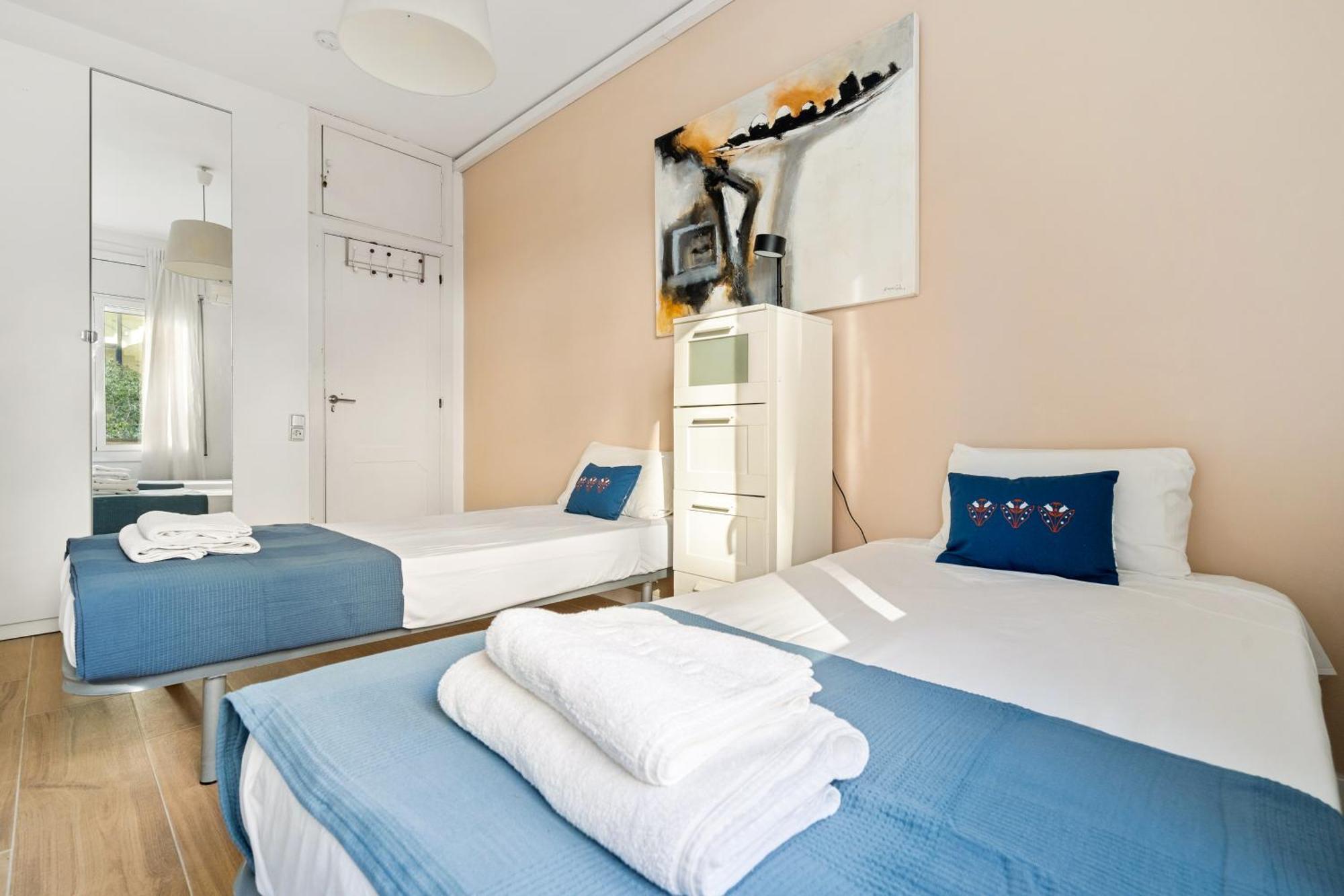 Fridays Flats Spacious 4Br Family Retreat Barcelona Exterior photo